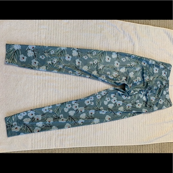 Beyond Yoga matching set - Picture 3 of 6